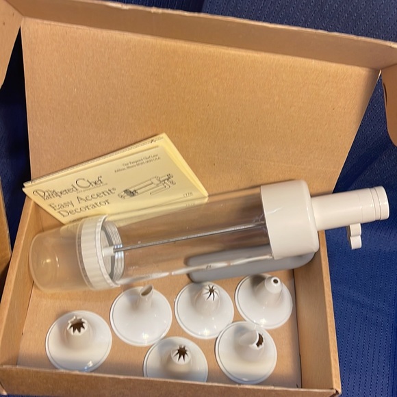 Set of Easy Accent Cookie Decorating tools by The Pampered Chef 1770+1778 EUC - Picture 2 of 5